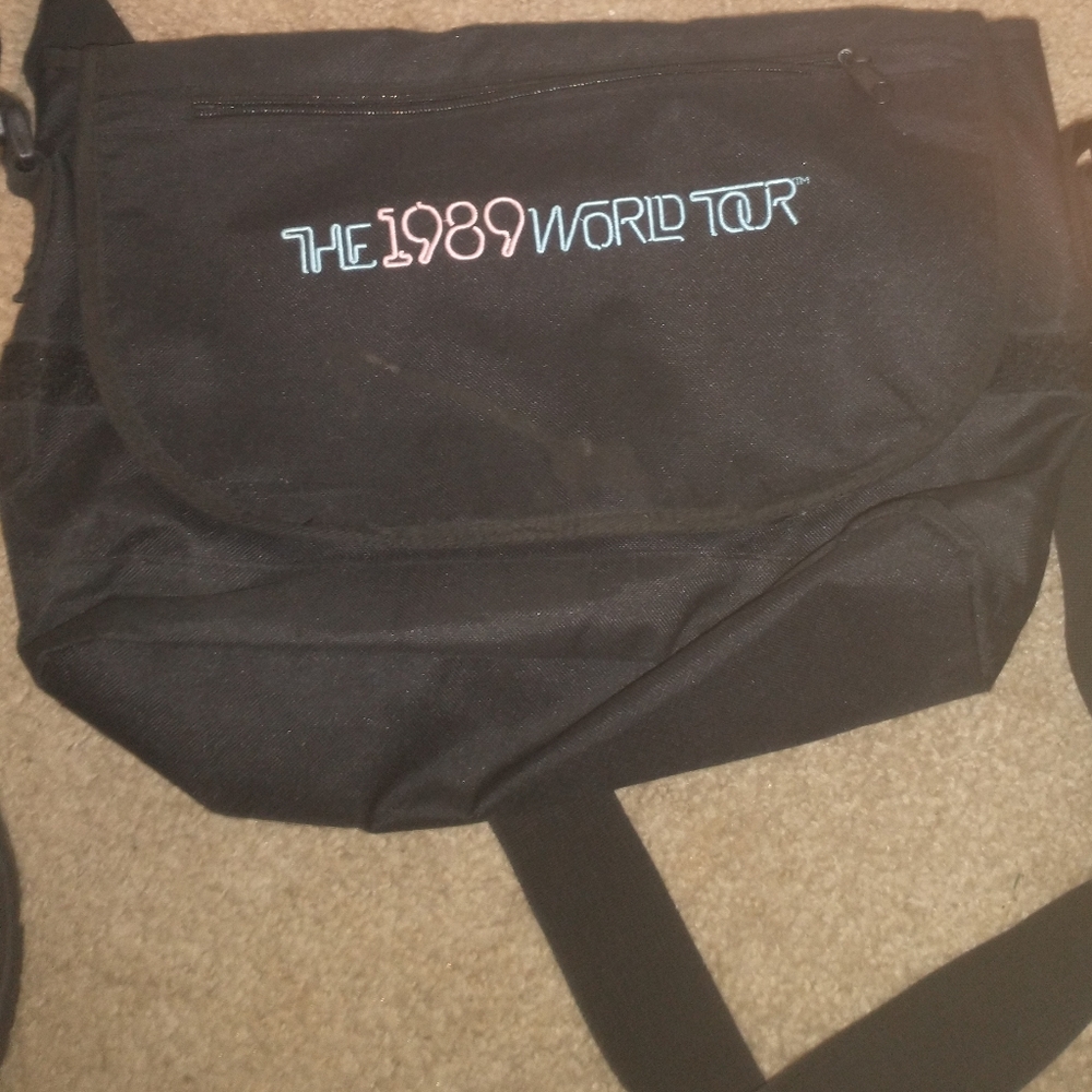 Taylor Swift Classic Black 1989 World Tour Messenger Bag Good Gift Rare